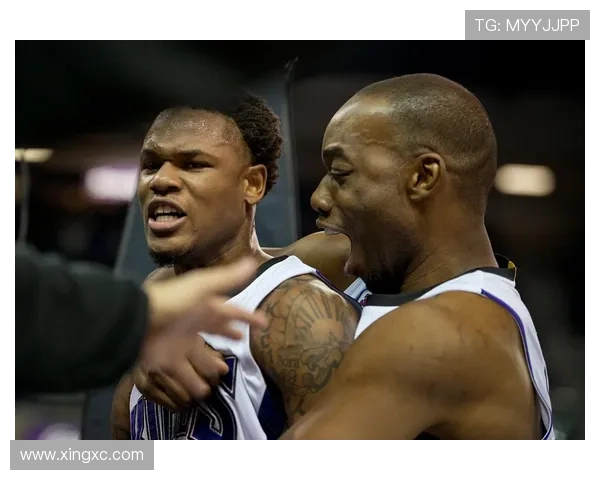阿泰斯特与姚明重聚瞬间回忆起昔日NBA赛场的激情与友谊